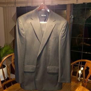Nautica Brand Lk new 2 pc. Suit size 42R x 36W double pleated & classic pants